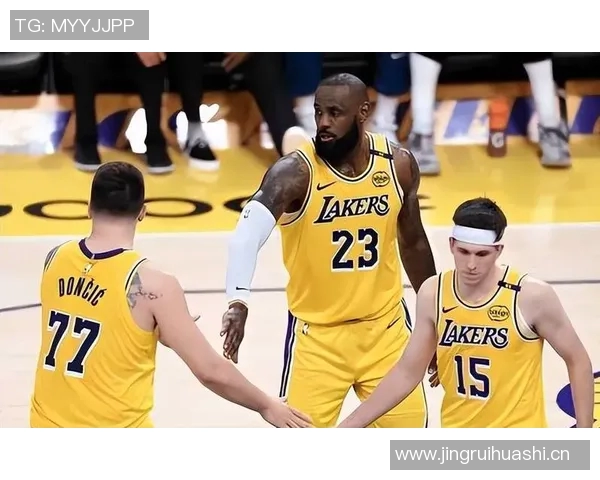 湖人两大败因显现，詹姆斯罚球成短板，东契奇孤掌难鸣，拉拉维亚首发受质疑